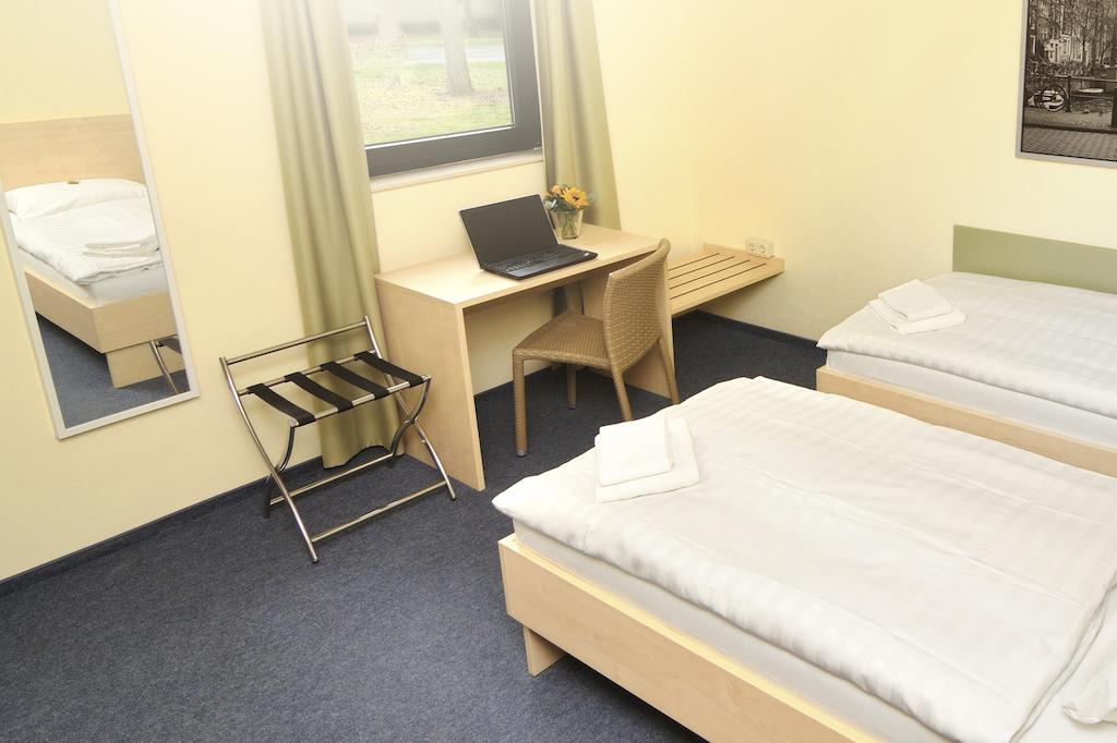 Best Deal Airporthotel วีเซอ ภายนอก รูปภาพ