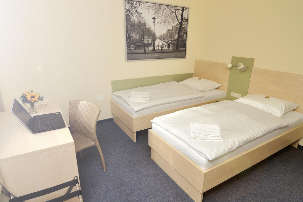 Best Deal Airporthotel วีเซอ ภายนอก รูปภาพ
